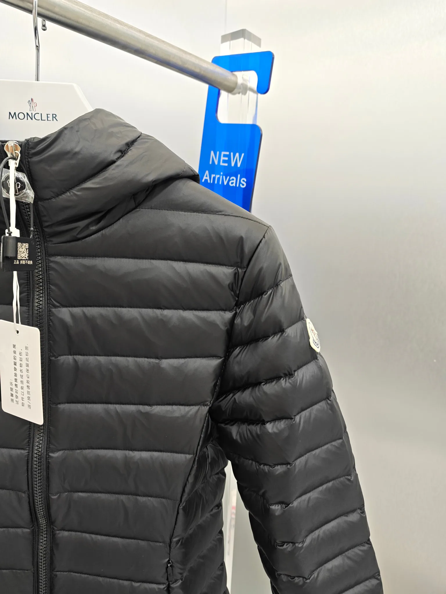 Women's Jackets And Down Jackets MONCLER 17865411