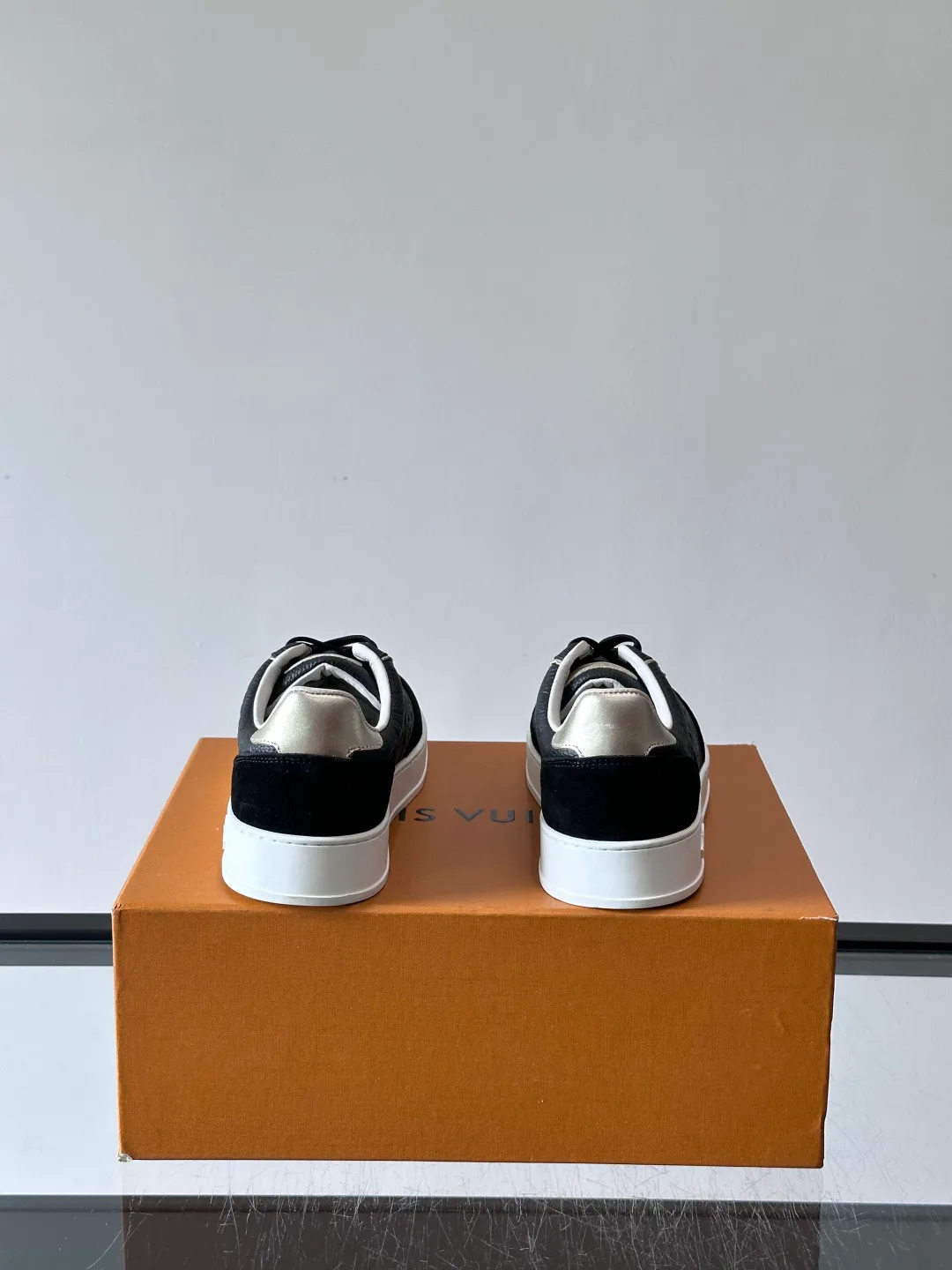 Women's Sneakers LOUIS VUITTON 17689170