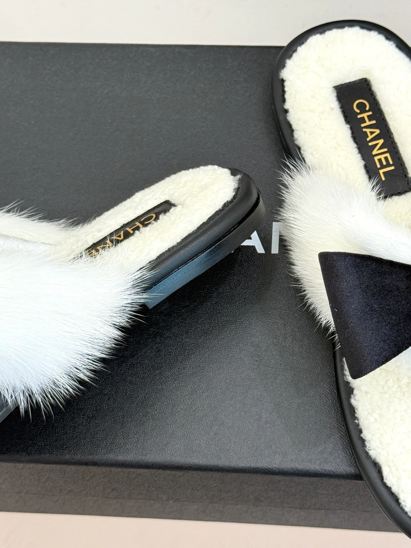 Women's Flip-Flops CHANEL 17827555