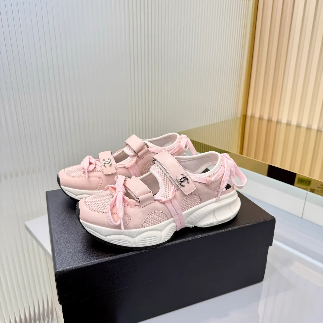 Women's Sneakers CHANEL 18366969