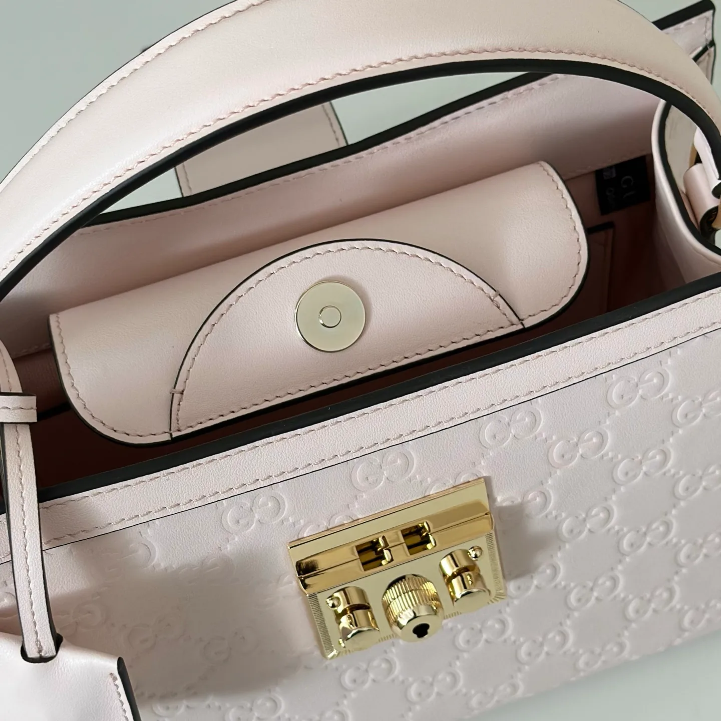 Women's Classic Handbags GUCCI 18310133