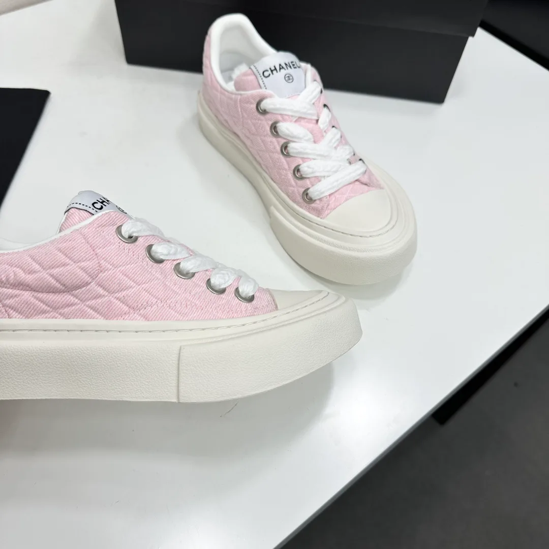 Women's Sneakers CHANEL 17825114