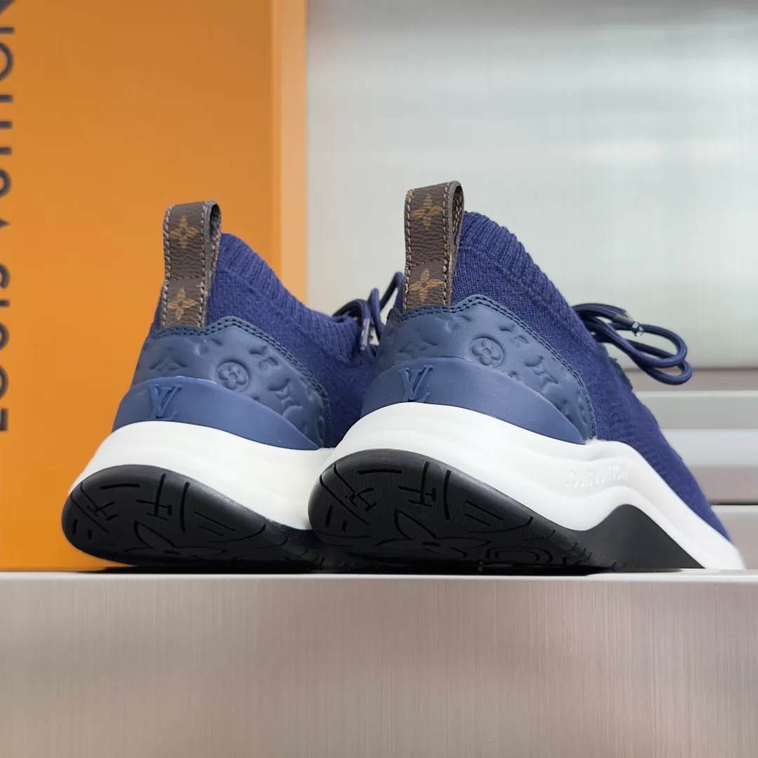 Women's Sneakers LOUIS VUITTON 17950530
