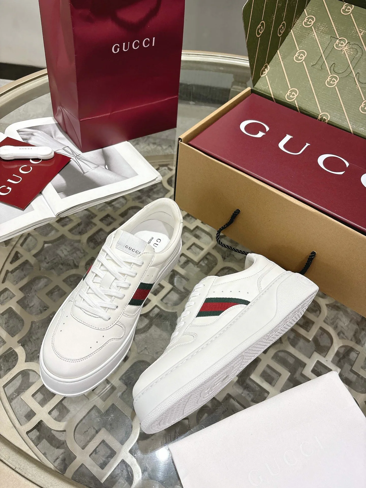 Women's Sneakers GUCCI 18369588
