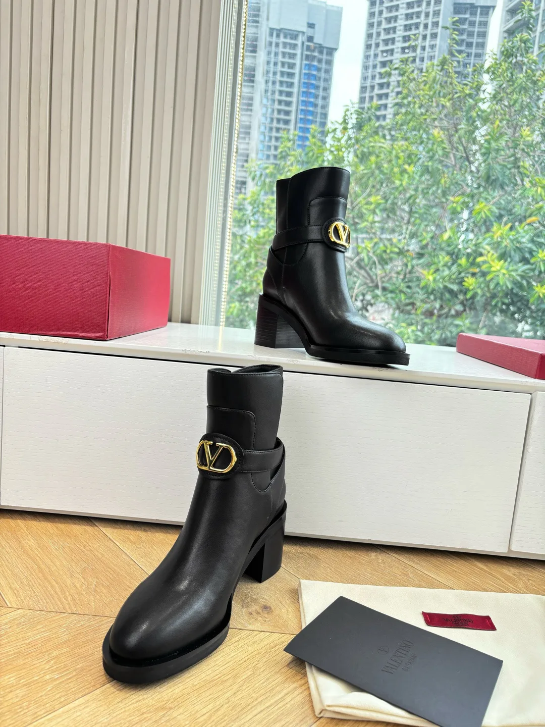 Women's Booties VALENTINO 18414323