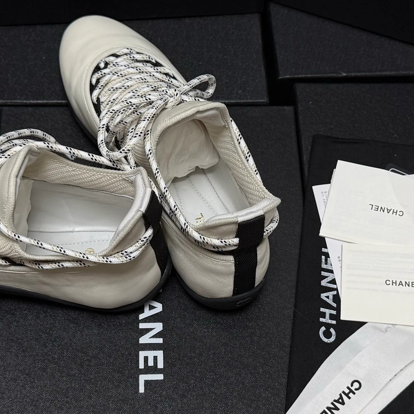 Women's Sneakers CHANEL 18083056