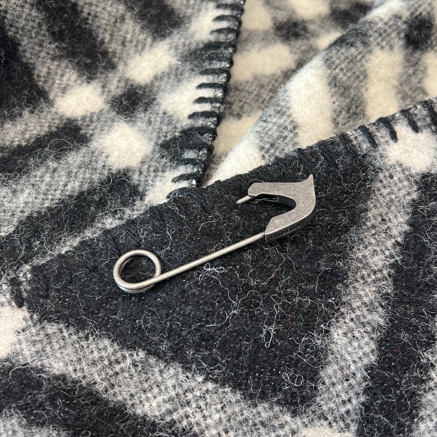 Scarves BURBERRY 17945333