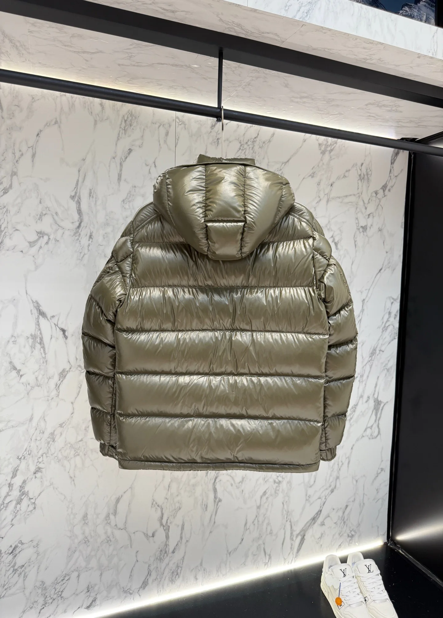 Women's Jackets And Down Jackets MONCLER 18048715
