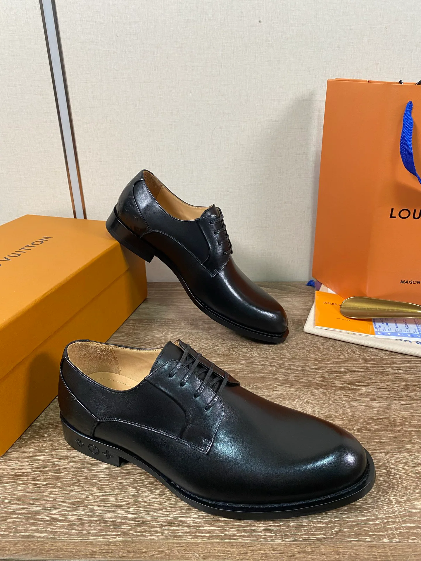 Men's Loafers And Dress Shoes LOUIS VUITTON 18078674