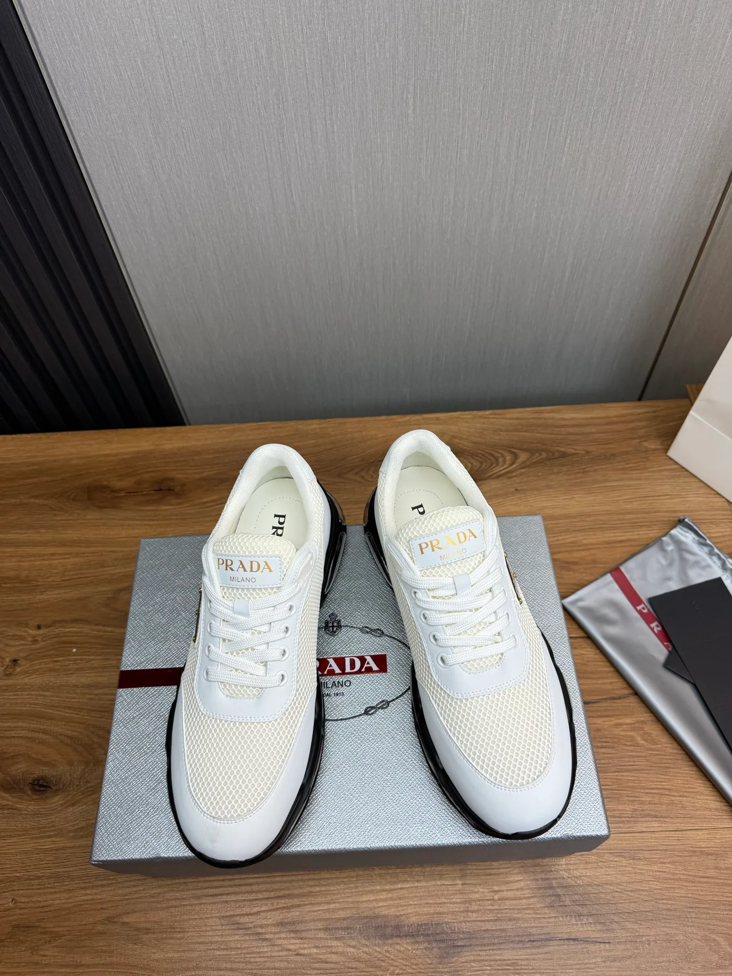 Кроссовки Мужские Prada 18564272