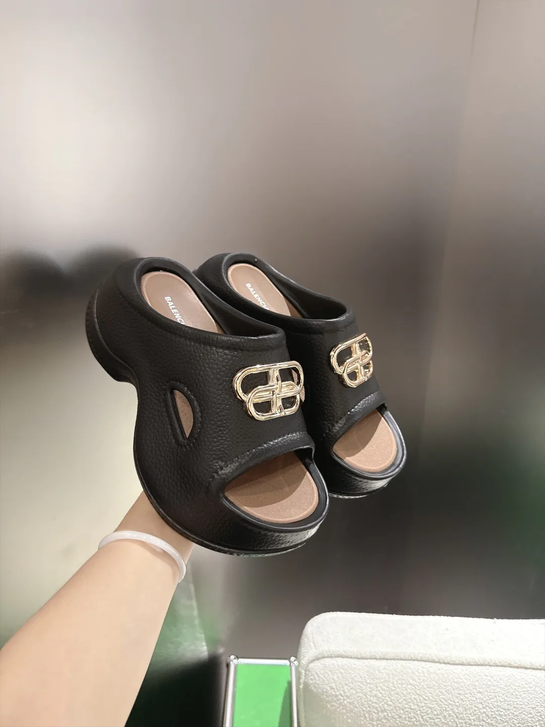 Women's Flip-Flops BALENCIAGA 18011697