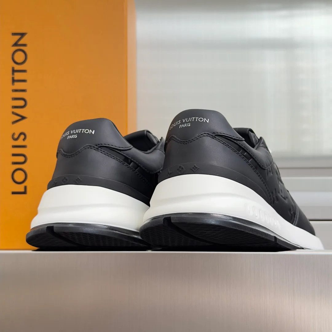 Men's Sneakers LOUIS VUITTON 17950774