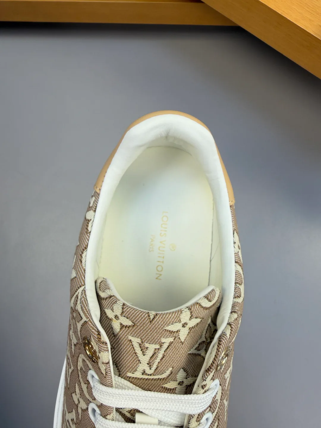 Women's Sneakers LOUIS VUITTON 17368526