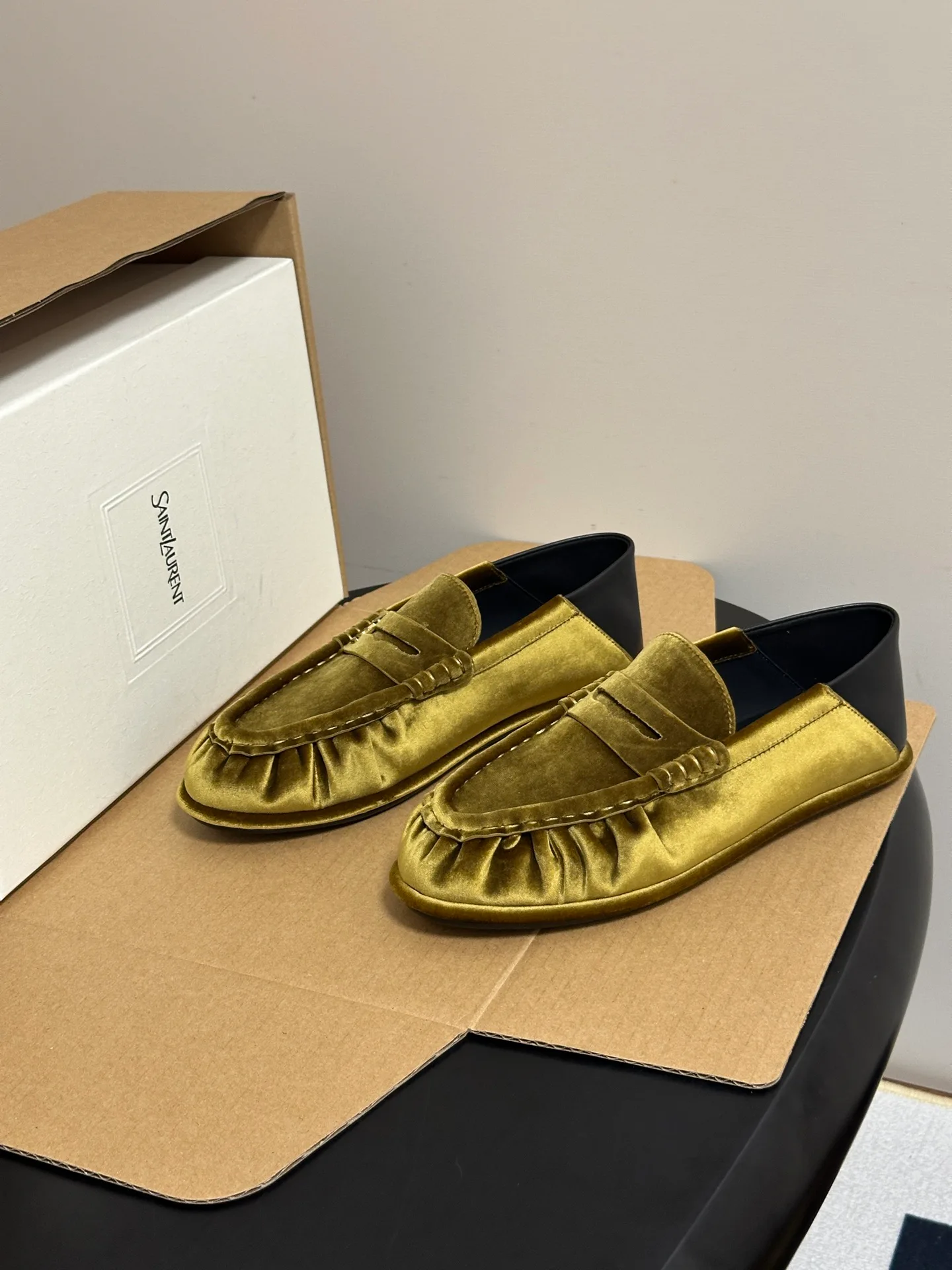 Women's Loafers And Moccasins SAINT LAURENT 18049138