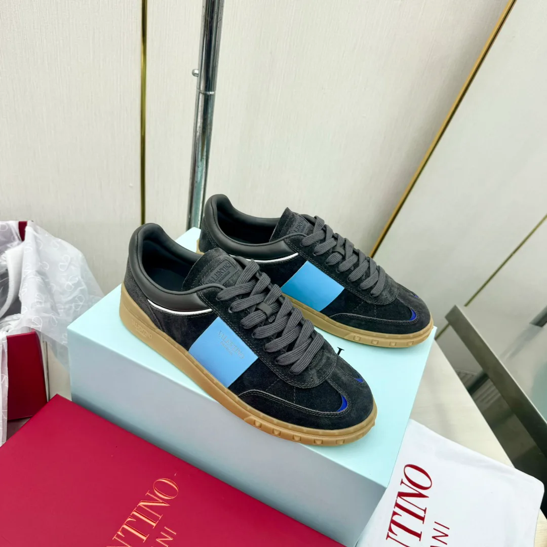 Women's Sneakers VALENTINO 17904310