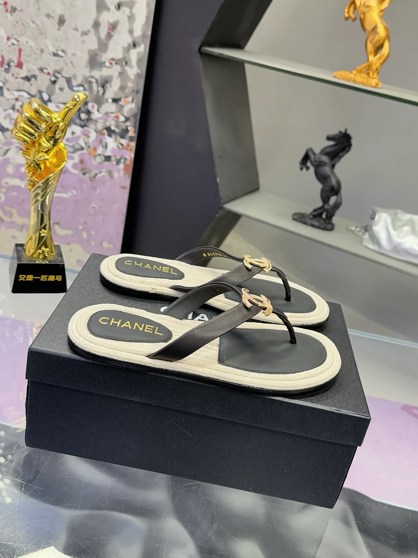 Women's Flip-Flops CHANEL 16978437