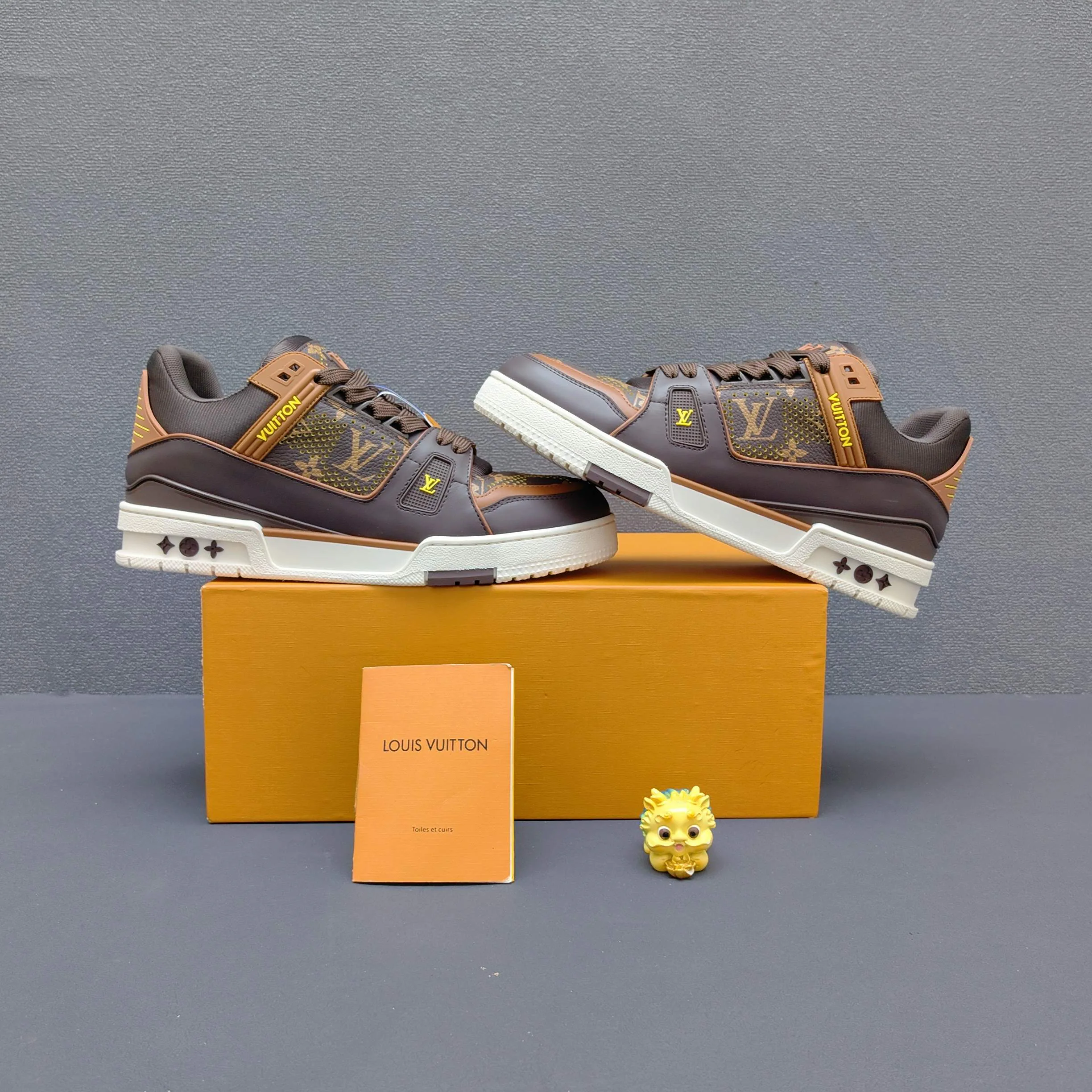 Men's Sneakers LOUIS VUITTON 17725087