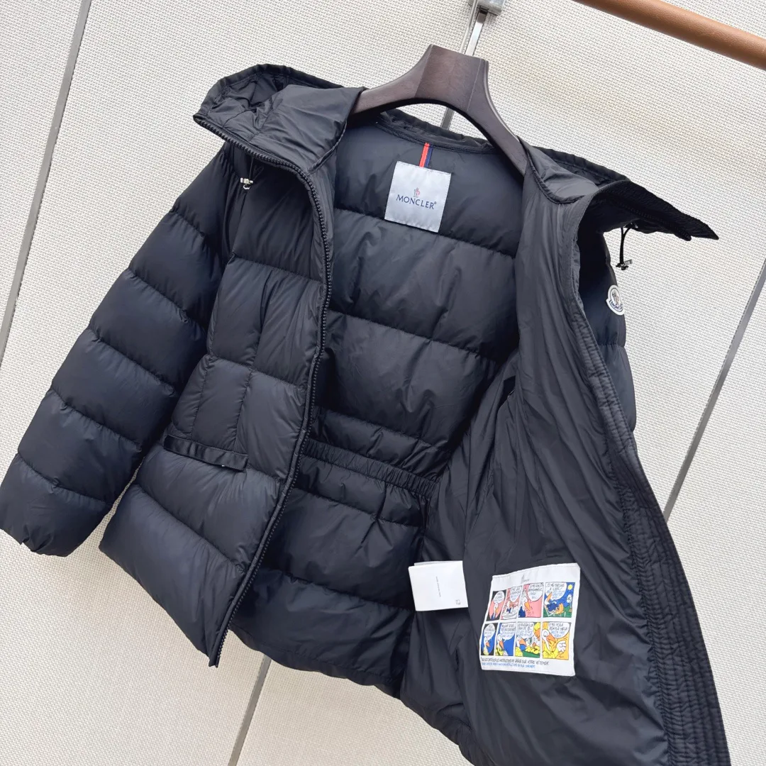 Women's Jackets And Down Jackets MONCLER 18225561
