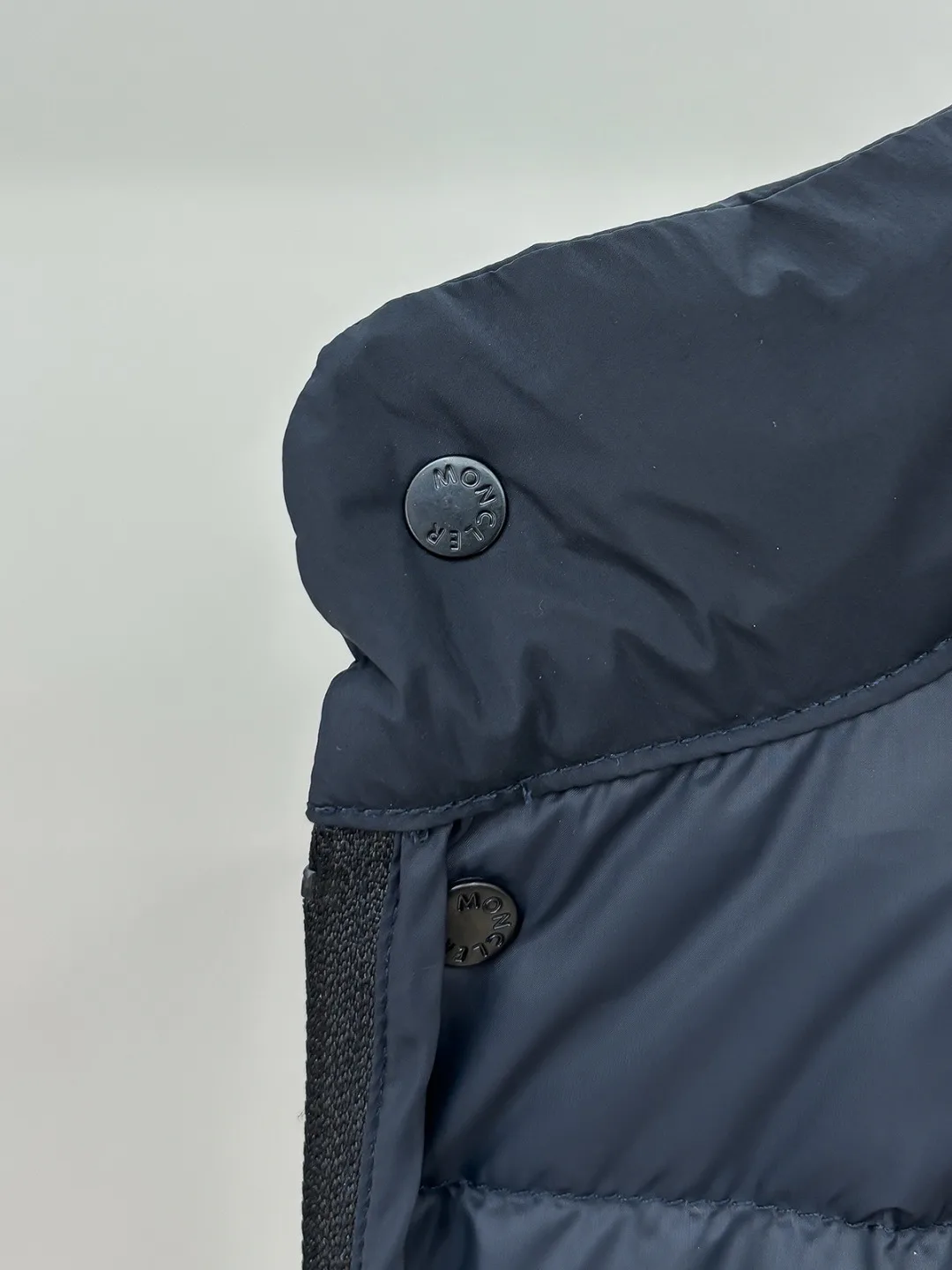 Жилеты Мужские Moncler 18596627