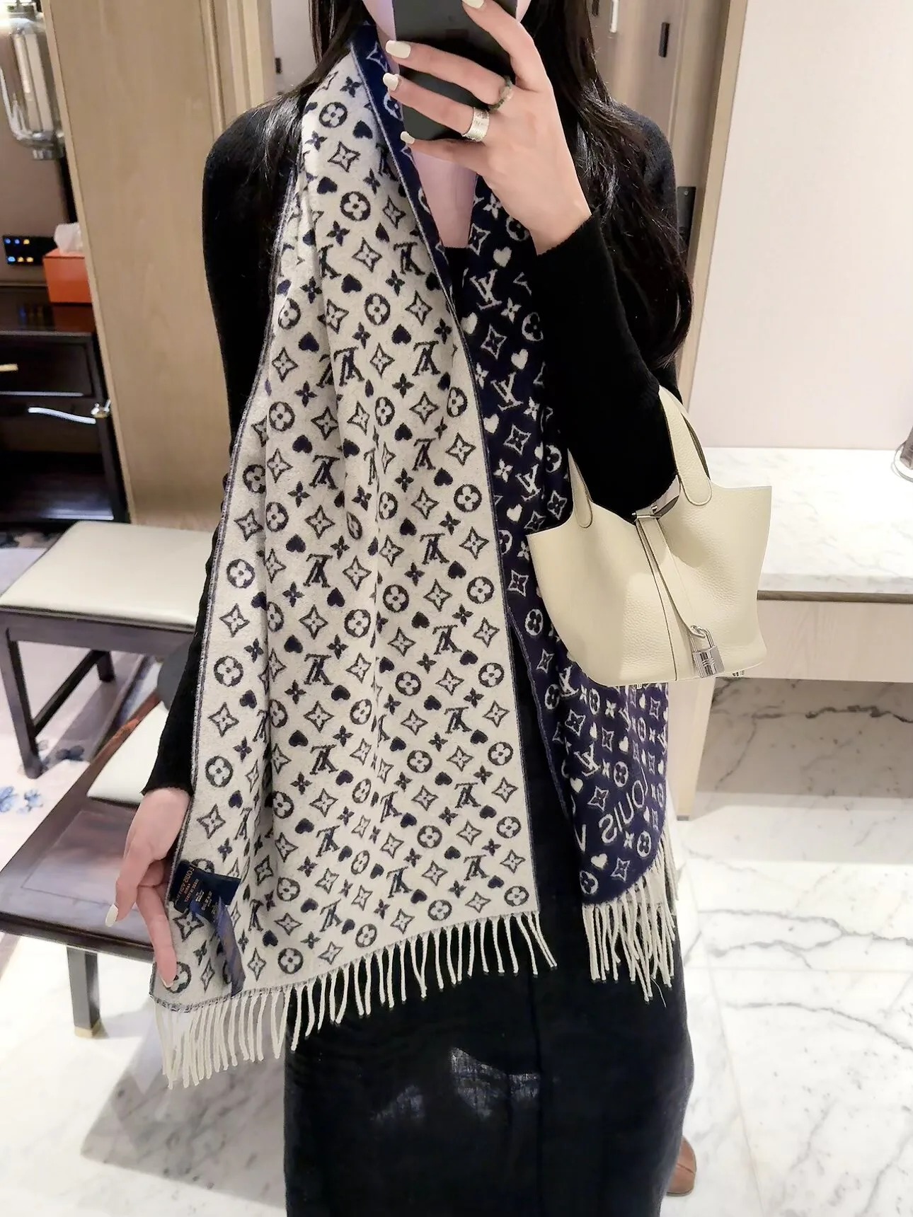Scarves LOUIS VUITTON 18450153