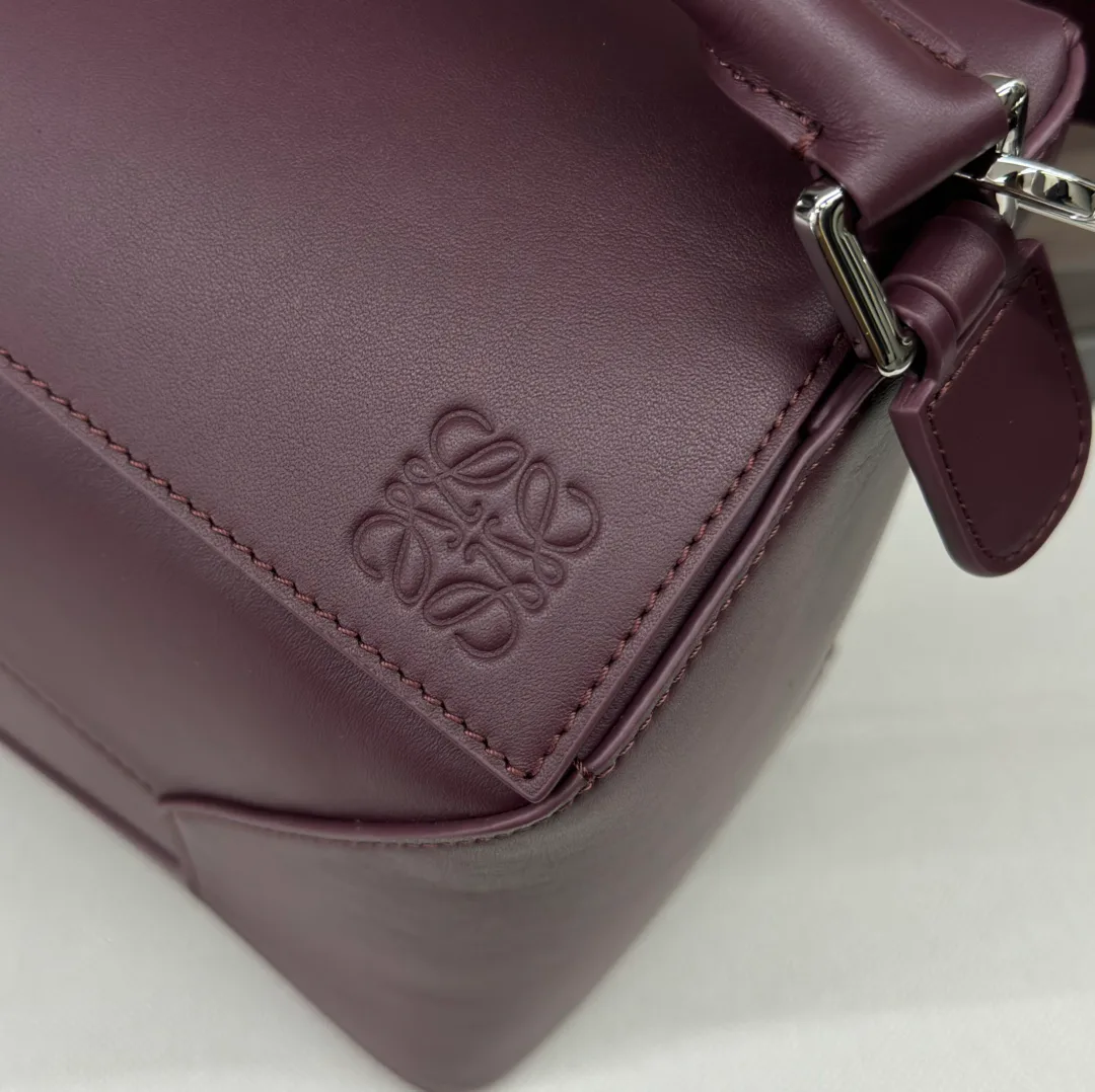 Women's Classic Handbags LOEWE 18030362