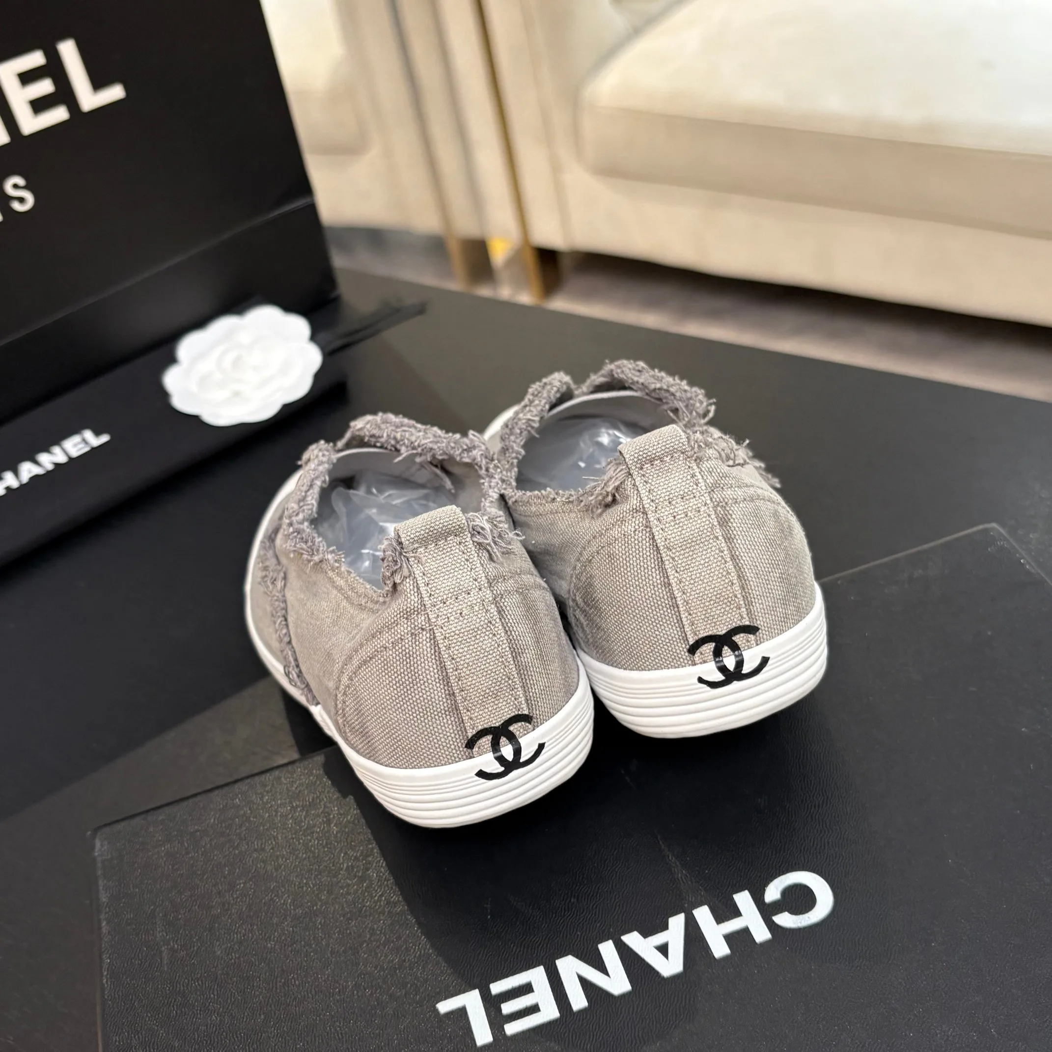 Women's Sneakers CHANEL 18062814