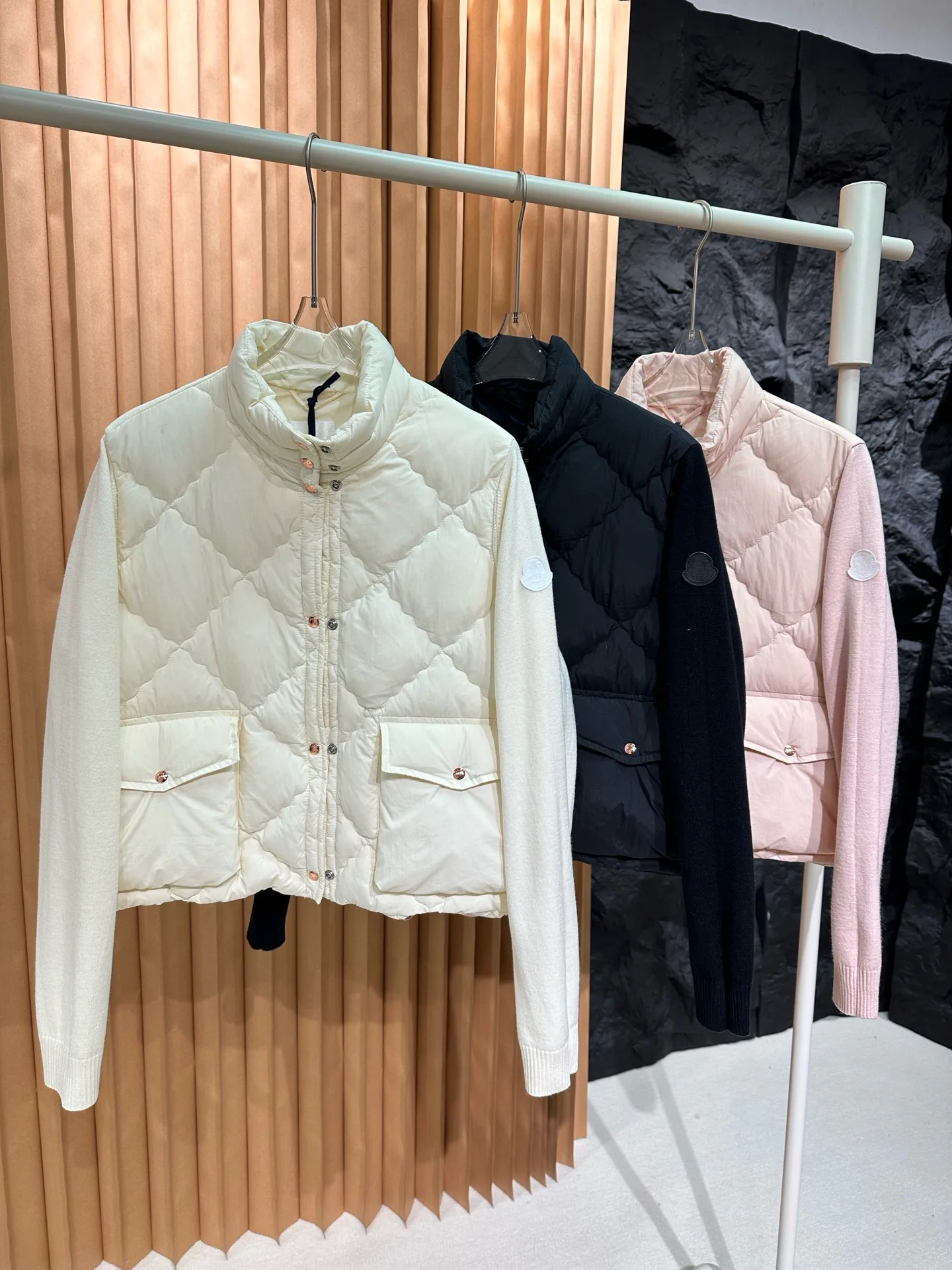 Women's Jackets And Down Jackets MONCLER 18016937