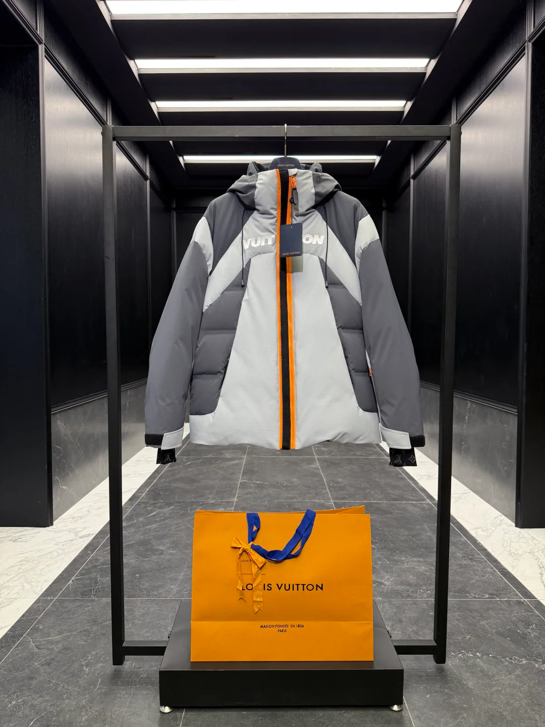 Men's Jackets And Down Jackets LOUIS VUITTON 18434616