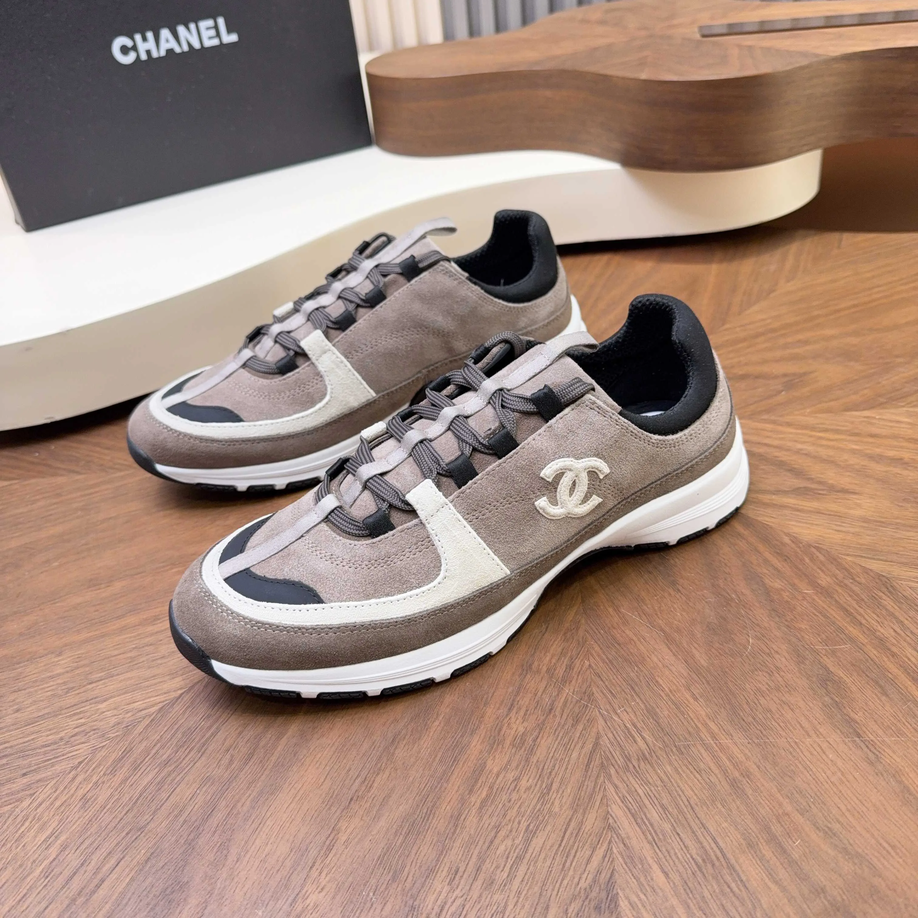 Women's Sneakers CHANEL 17918716