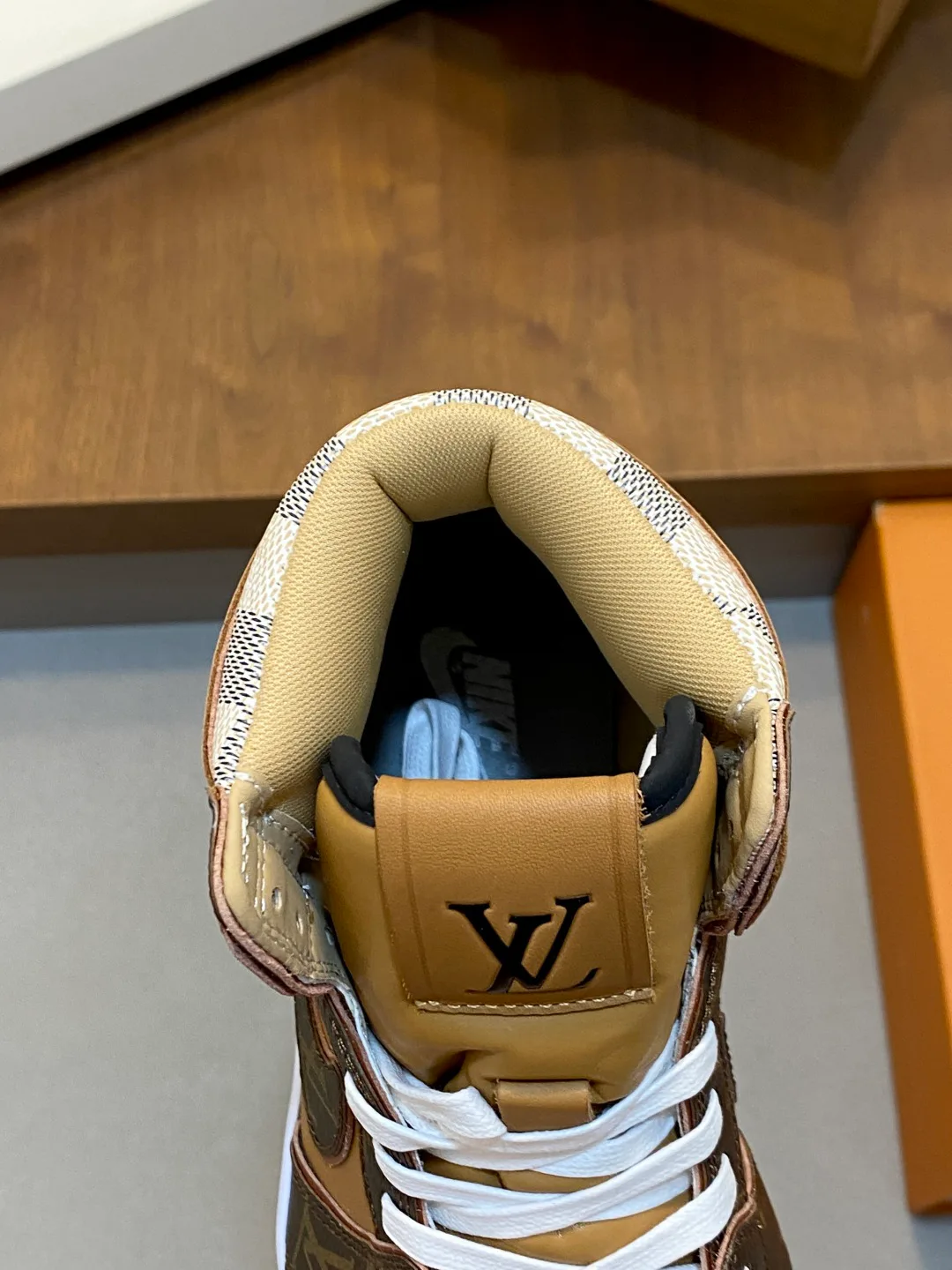 Men's Sneakers LOUIS VUITTON 18274567