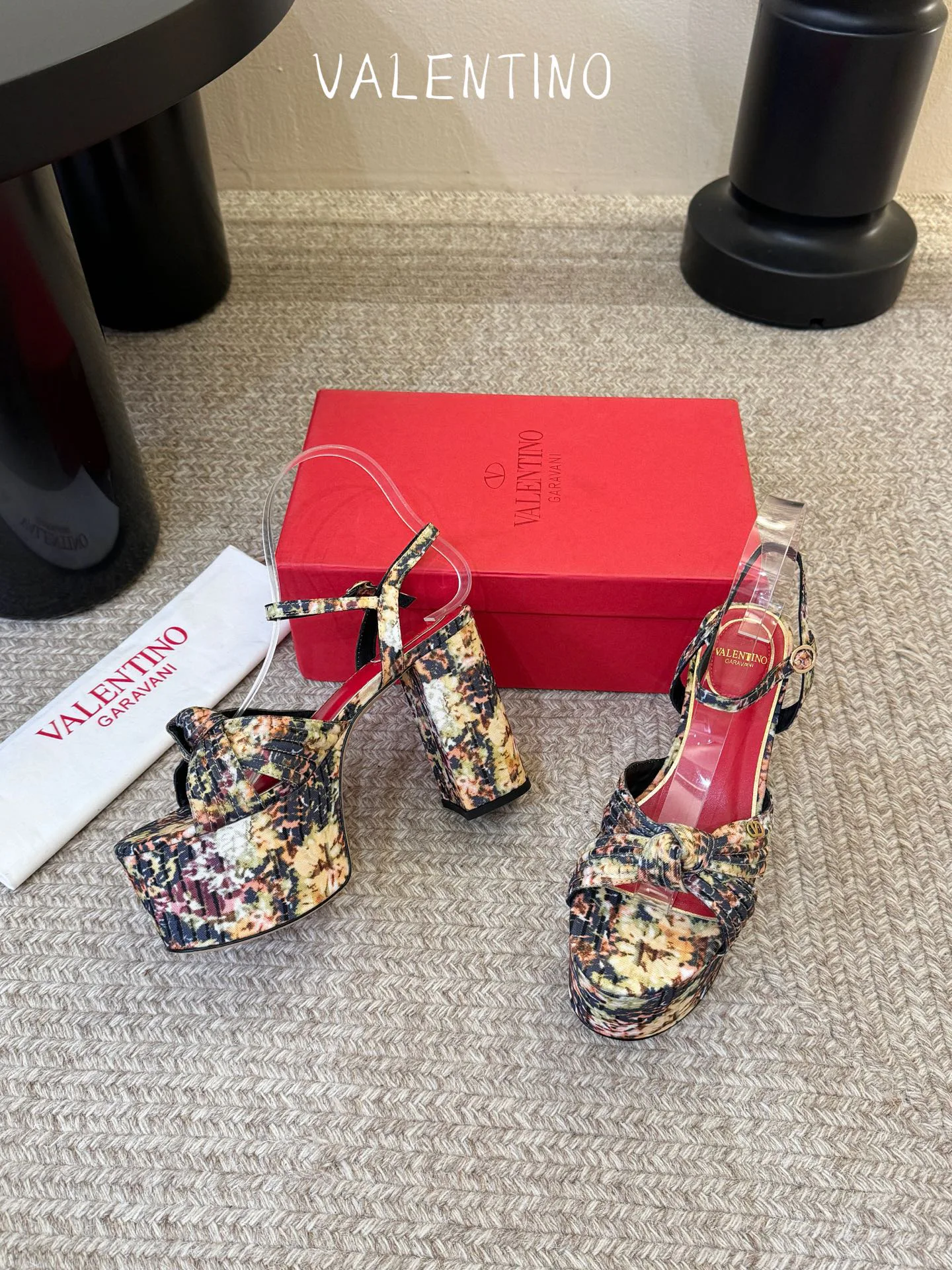 Women's Open-Toe Sandals VALENTINO 17396960