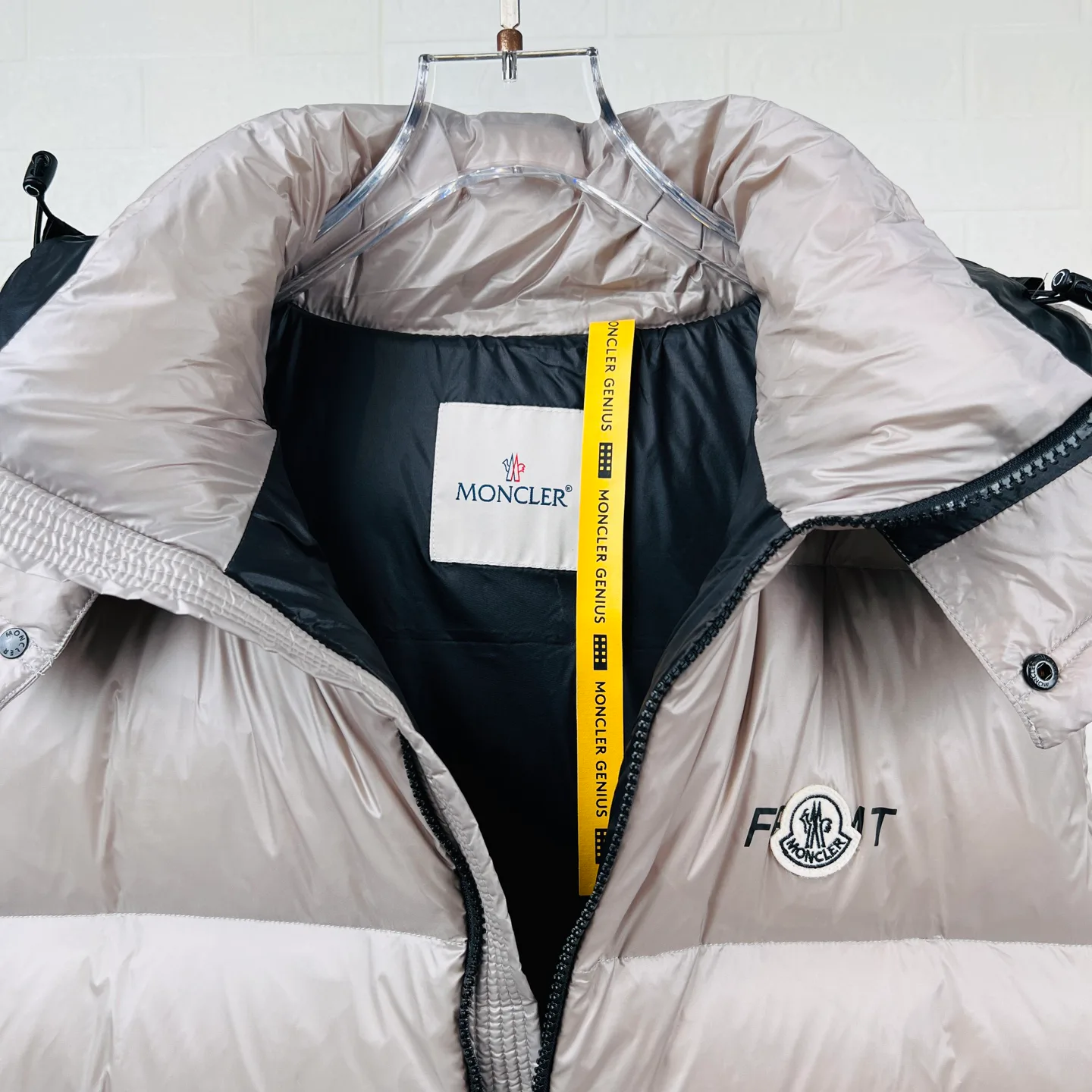 Women's Jackets And Down Jackets MONCLER 18016495