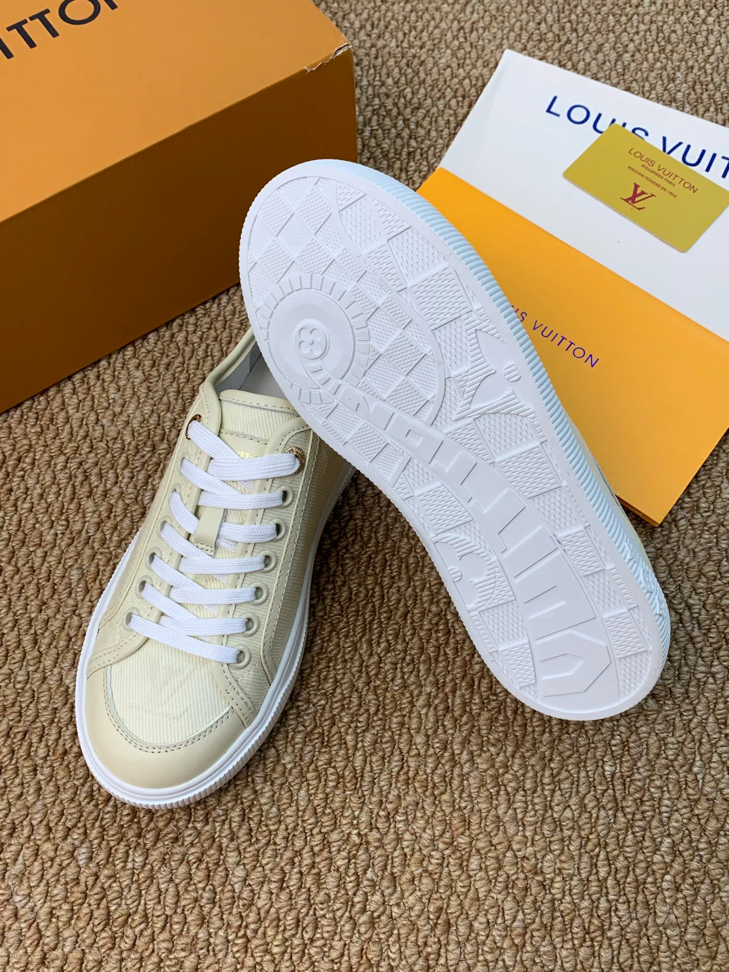 Women's Sneakers LOUIS VUITTON 17545207