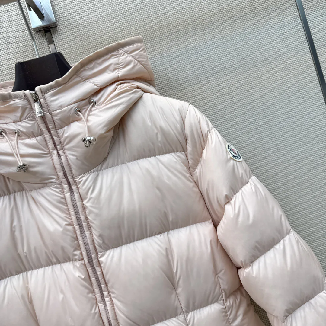 Women's Jackets And Down Jackets MONCLER 18225560