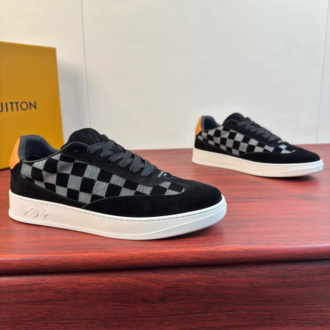 Men's Sneakers LOUIS VUITTON 18243540