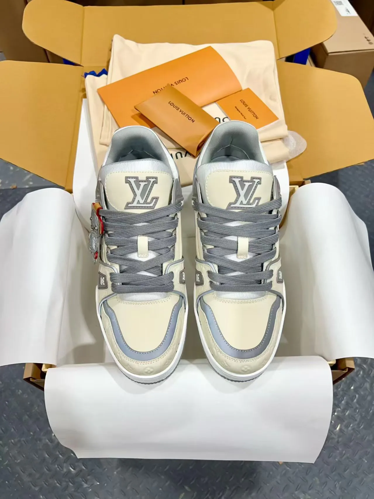 Men's Sneakers LOUIS VUITTON 18170754