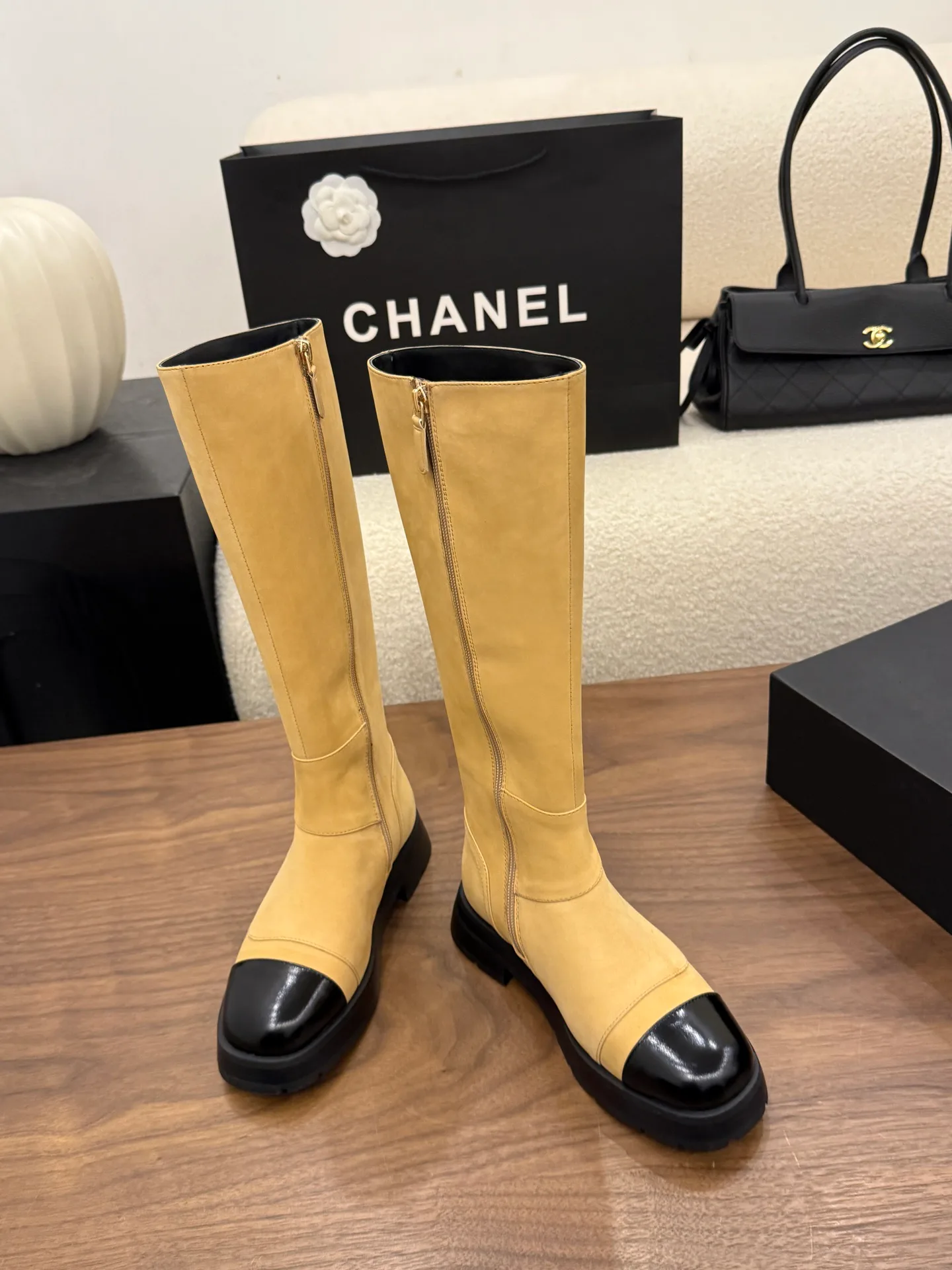 Women's Boots CHANEL 18323366