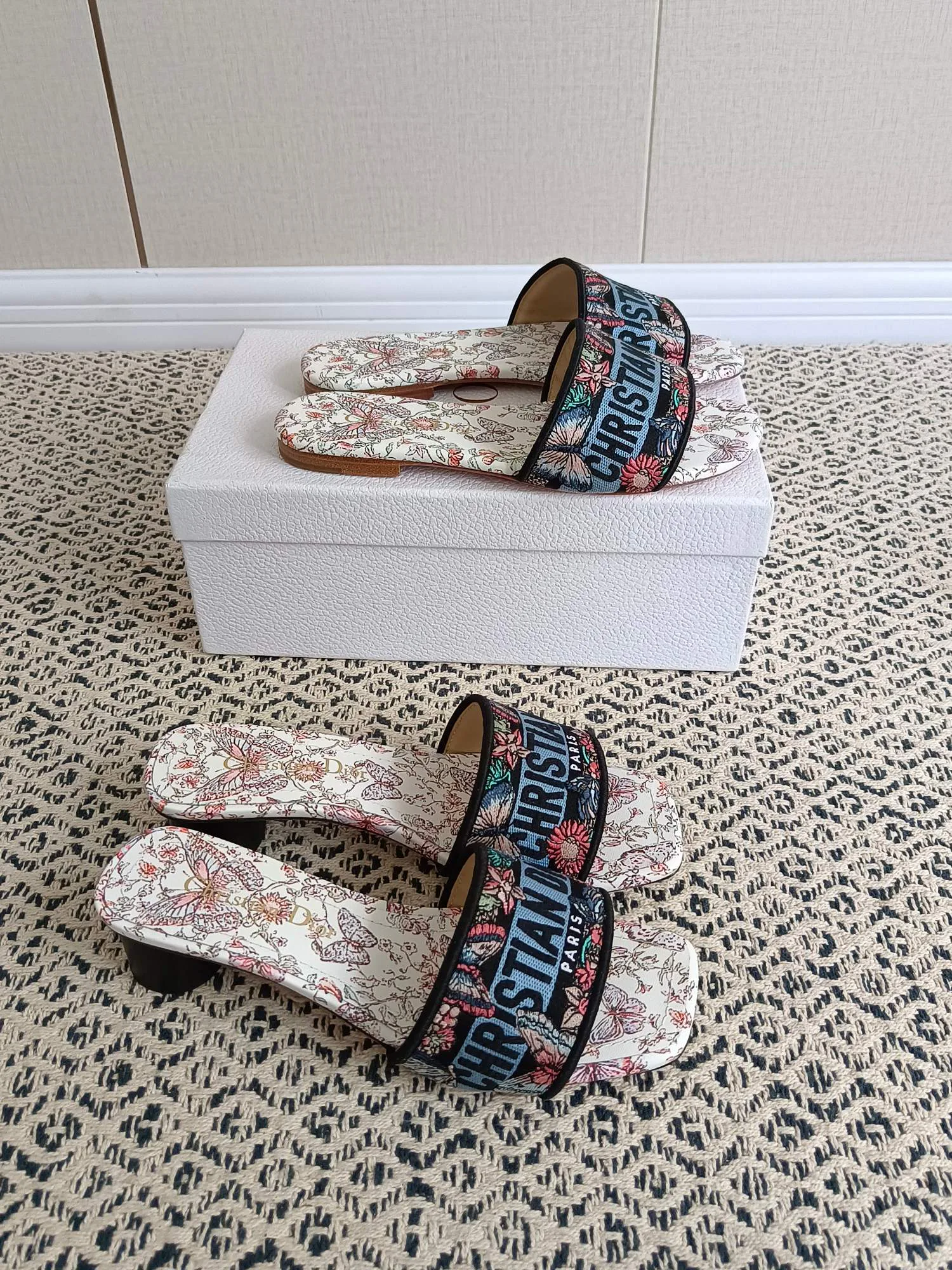 Women's Flip-Flops CHRISTIAN DIOR 17998141