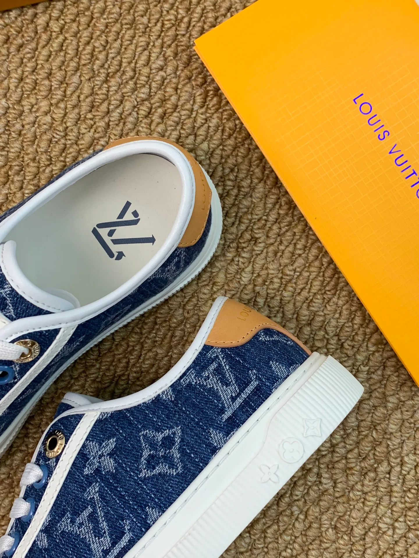 Women's Sneakers LOUIS VUITTON 17545203