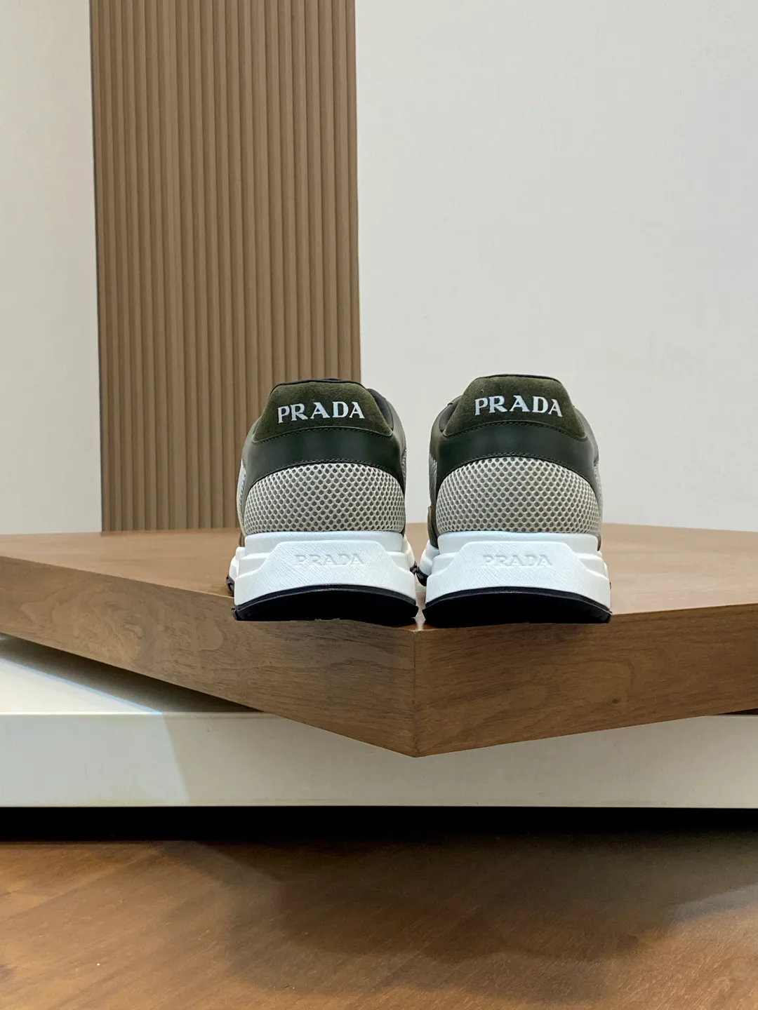 Men's Sneakers PRADA 18079029