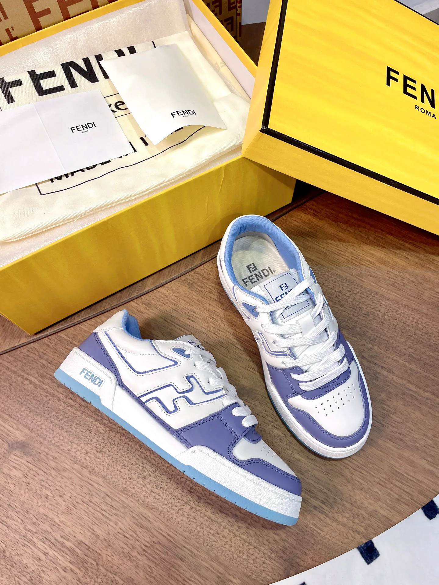 Women's Sneakers FENDI 17957316