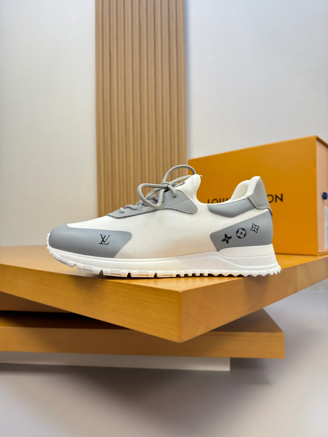 Men's Sneakers LOUIS VUITTON 17955089