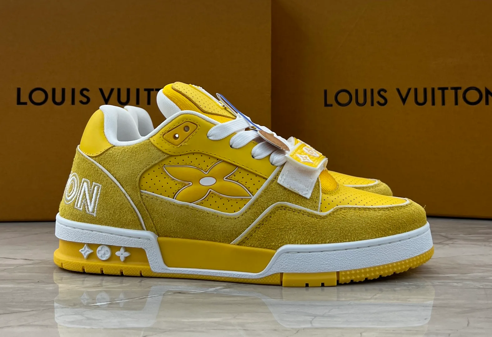Women's Sneakers LOUIS VUITTON 17796463