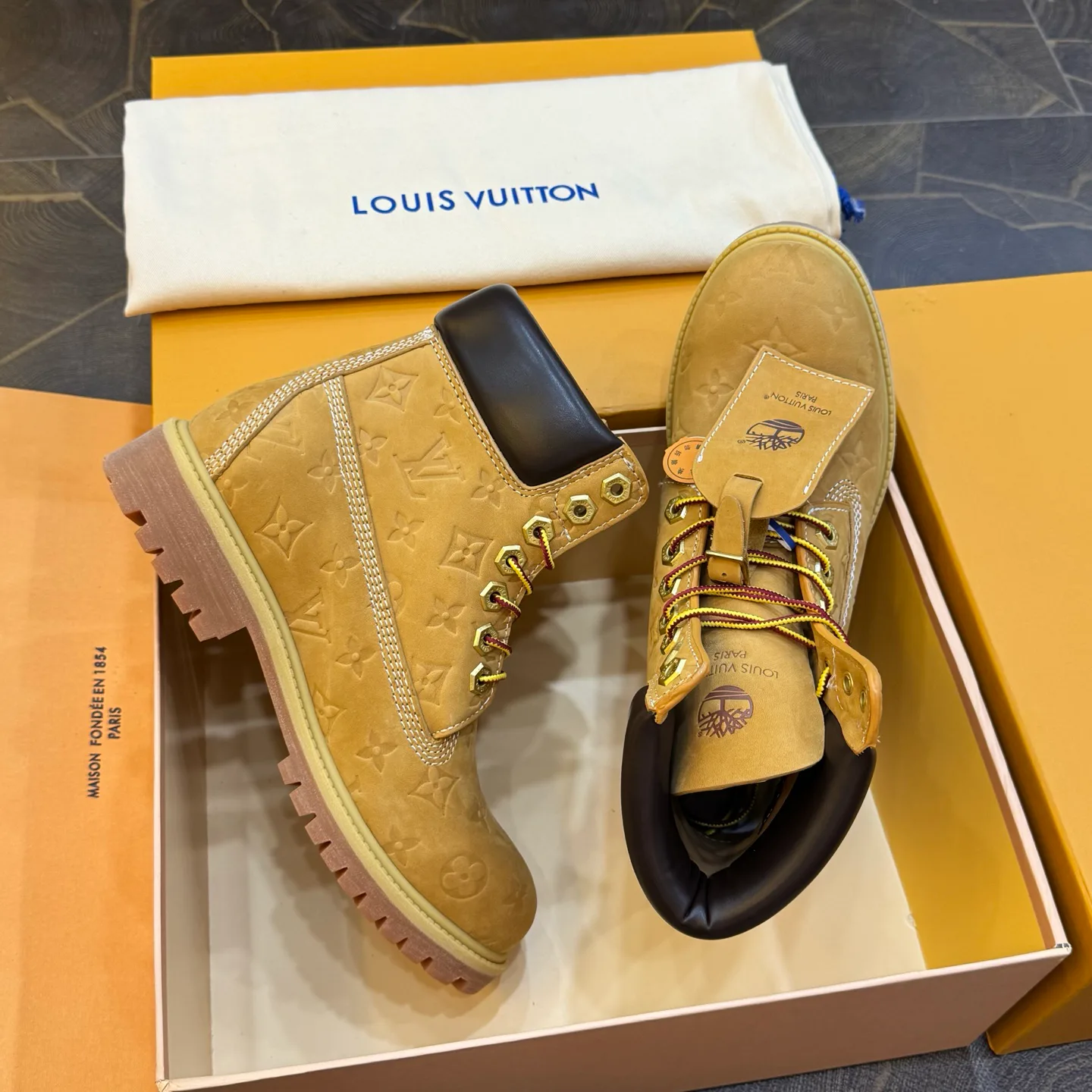 Men's Ankle Boots LOUIS VUITTON 18267070