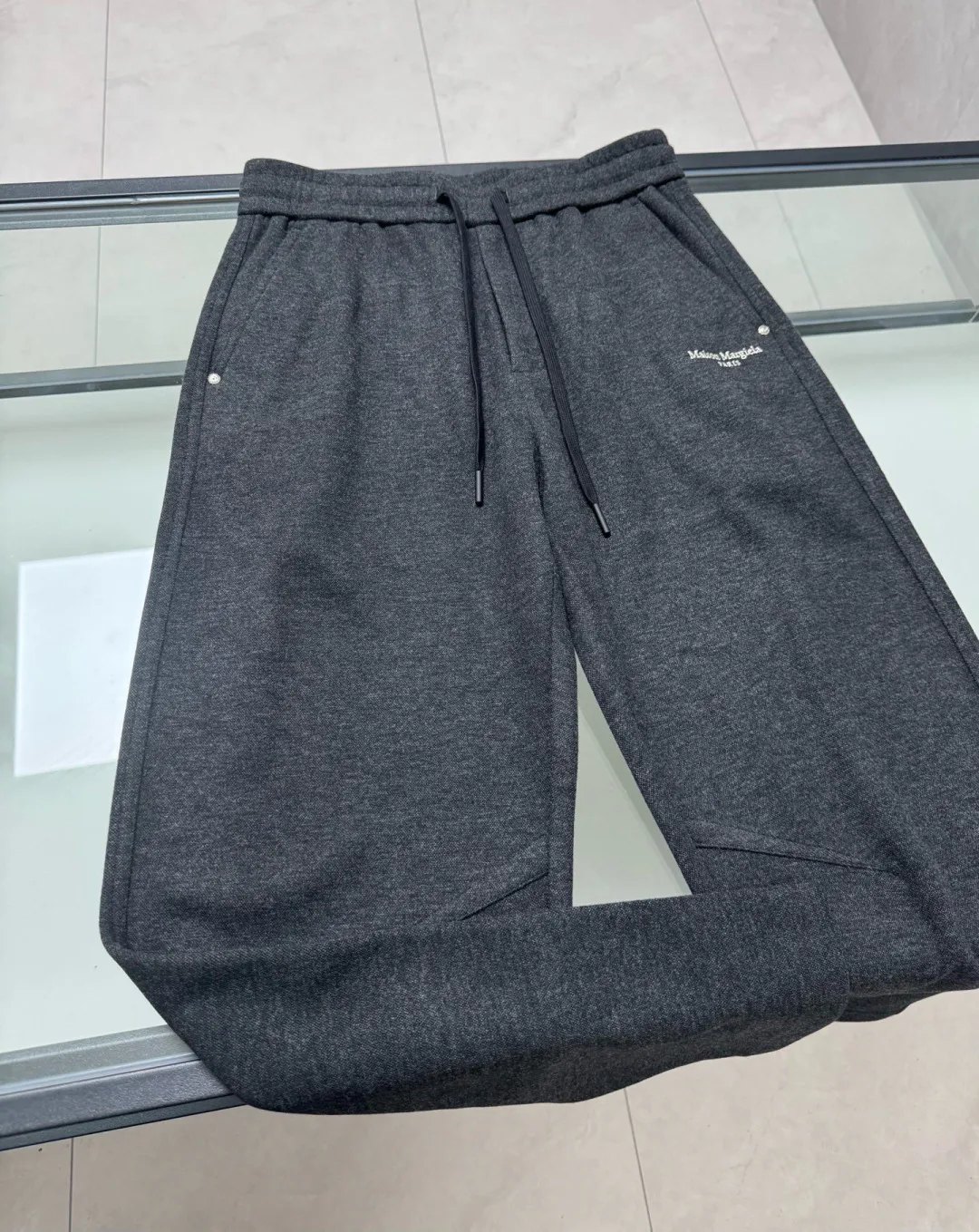 Брюки Мужские Maison Margiela 18606084