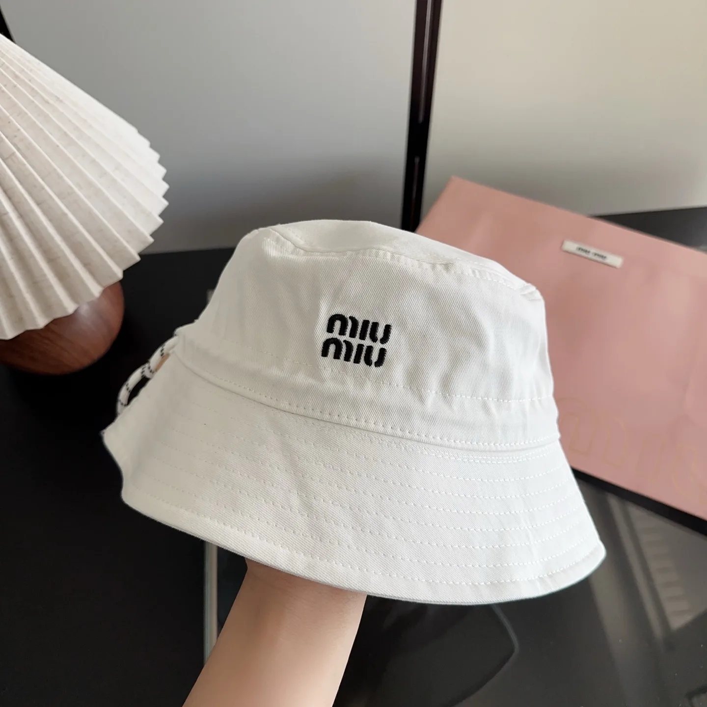 Hats MIU MIU 18105713