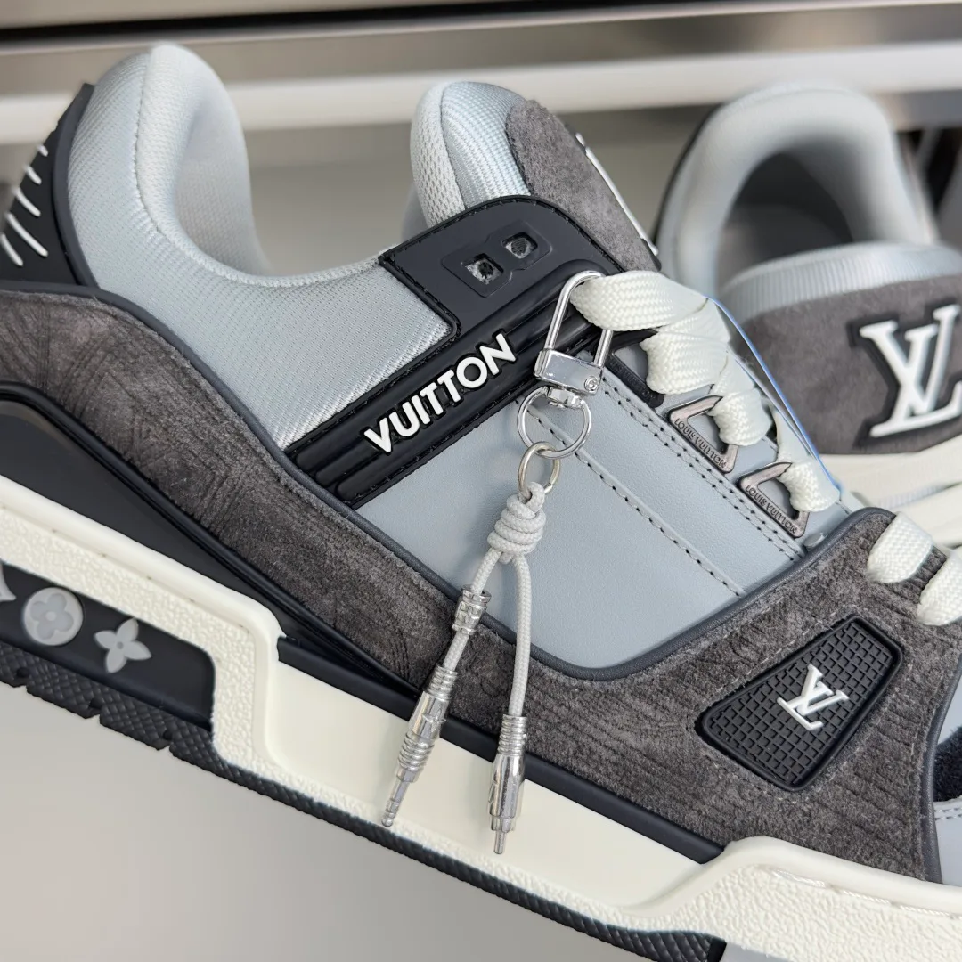 Men's Sneakers LOUIS VUITTON 17950310