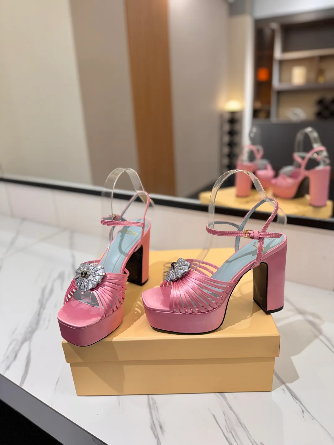 Women's Open-Toe Sandals VALENTINO 18134891