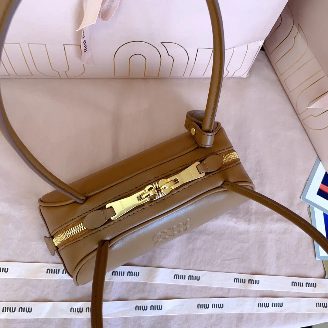 Классические Сумки Женские Miu Miu 18598421