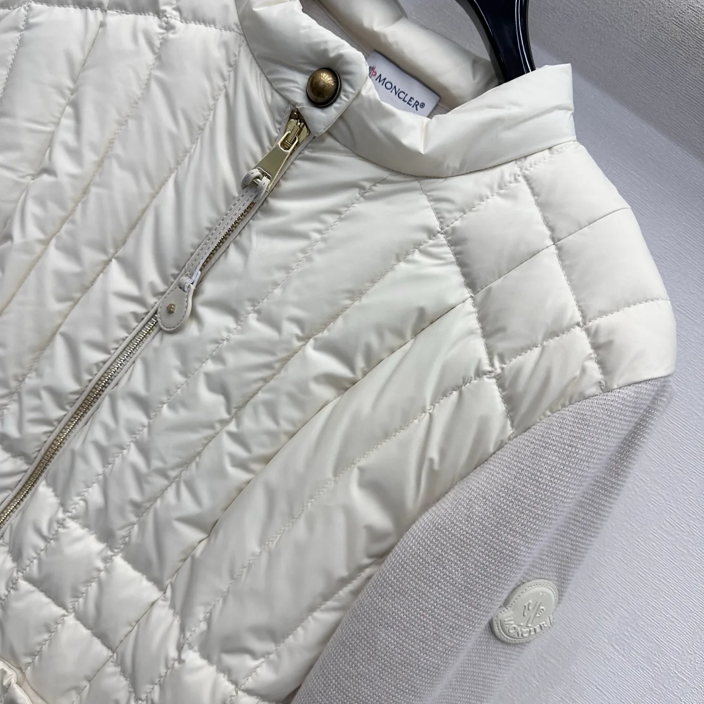 Women's Jackets And Down Jackets MONCLER 17897683